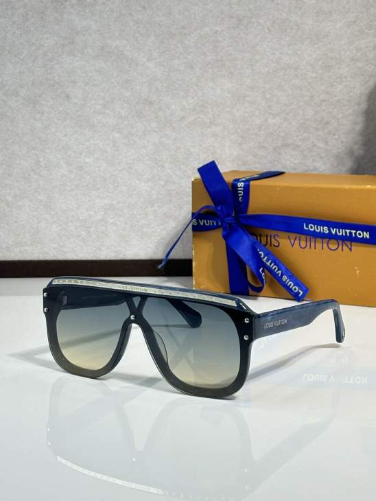 Picture of Louis Vuitton Sunglasses _SKUfw76440449fw